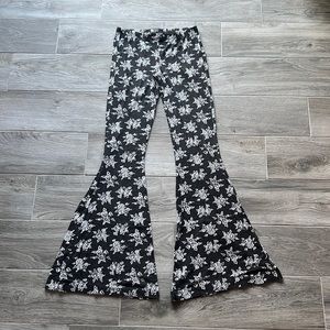 Volcom black and white floral print flare leggings